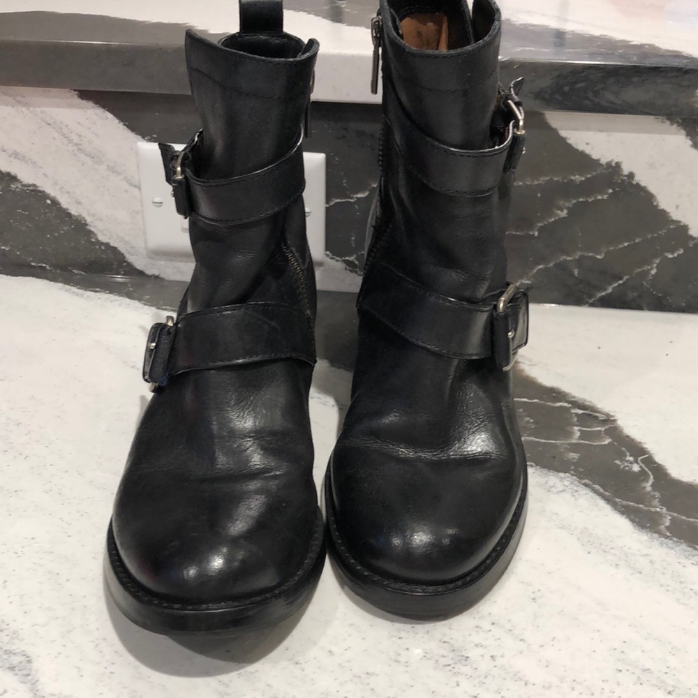 Lucky 🍀 Brand black leather boots w/side zipper  sz 7